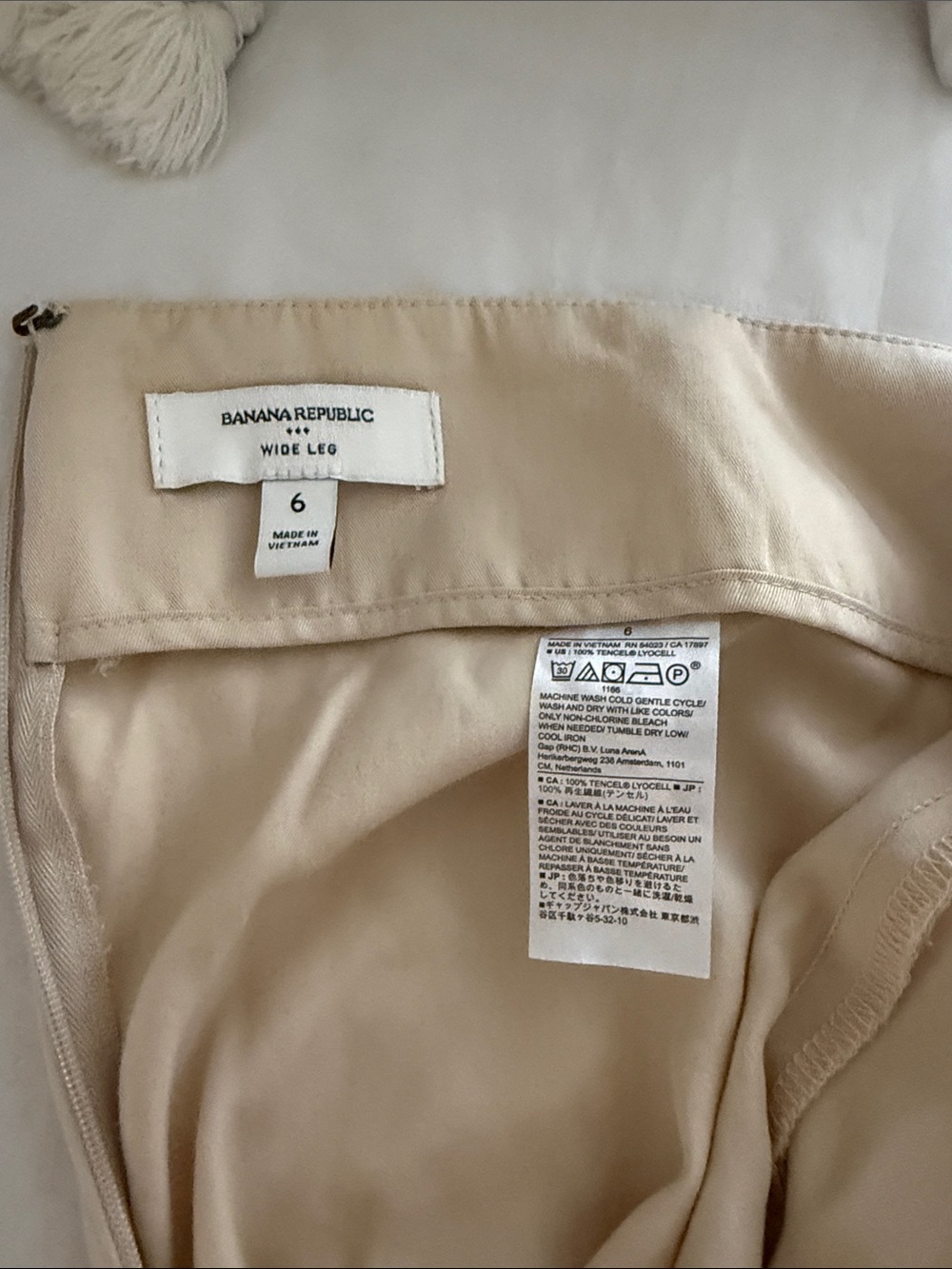 Banana Republic Cream Wide-Leg Pleated Pants - Picture 4 of 4